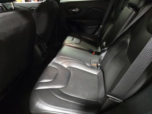 Used 2020 Jeep Cherokee Latitude Plus FWD image 13