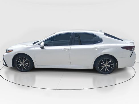 Used 2023 Toyota Camry SE FWD image 6