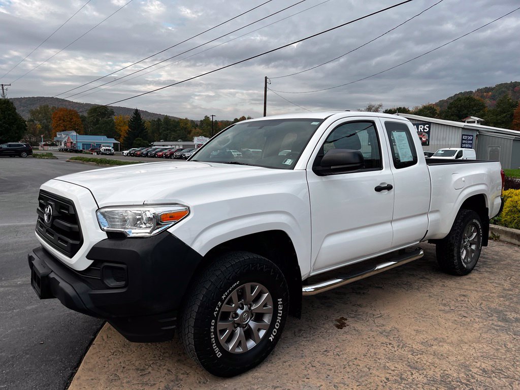 Used 2017 Toyota Tacoma SR AWD/4WD image 3