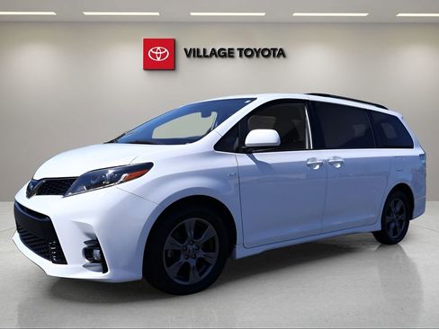 Certified 2019 Toyota Sienna SE Premium image 1