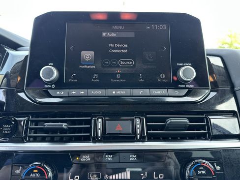 Used 2025 Nissan Pathfinder SV AWD/4WD image 11