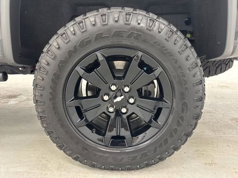 Used 2021 Chevrolet Colorado ZR2 w/ ZR2 Midnight Special Edition AWD/4WD image 35