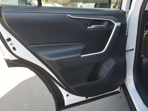 Used 2020 Toyota RAV4 XLE image 9