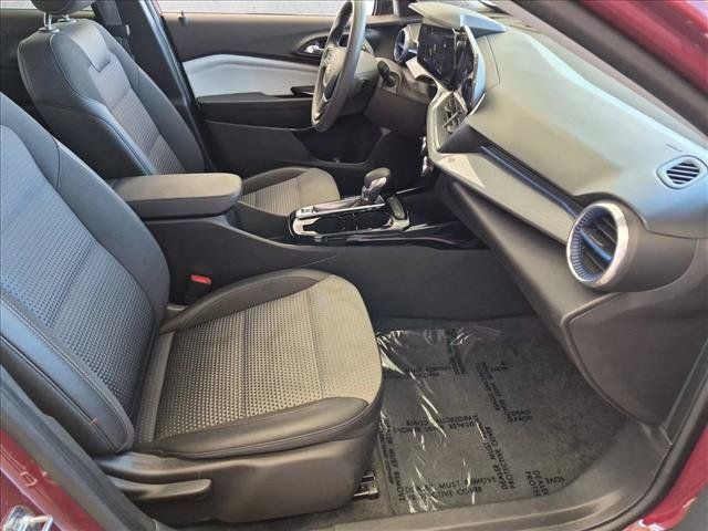 Used 2025 Chevrolet Trax LT FWD image 25