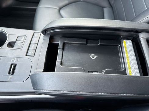 Used 2022 Toyota Highlander XLE image 21