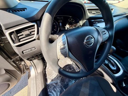 Used 2016 Nissan Rogue SV w/ SV Premium Package image 11