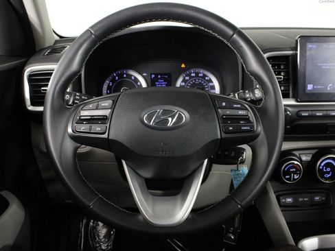 Certified 2022 Hyundai Venue SEL FWD image 25