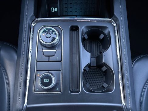 Certified 2024 Ford Expedition XLT image 27