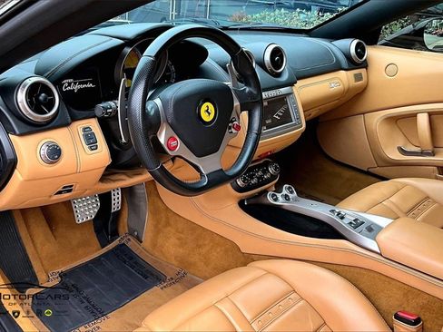 Used 2013 Ferrari California image 13