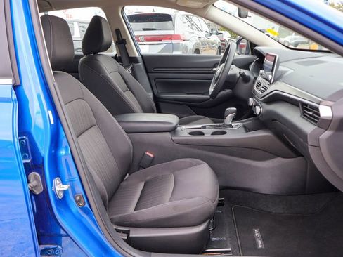 Used 2025 Nissan Altima 2.5 SV FWD image 8