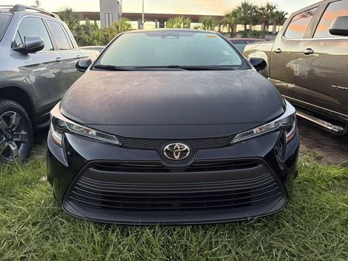 Used 2026 Toyota Corolla LE FWD image 2