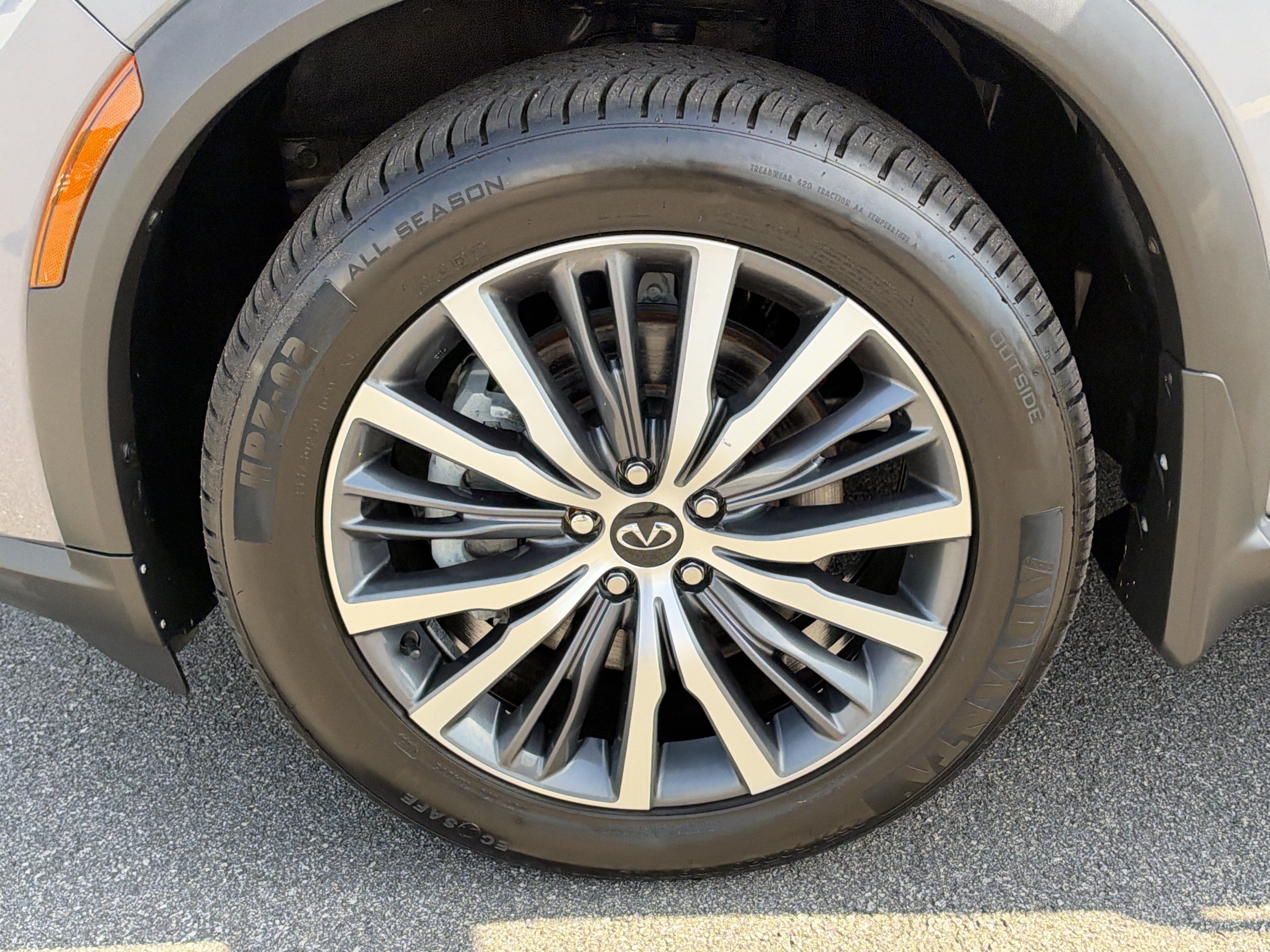 Used 2023 INFINITI QX60 Sensory w/ Cargo Package AWD/4WD image 13