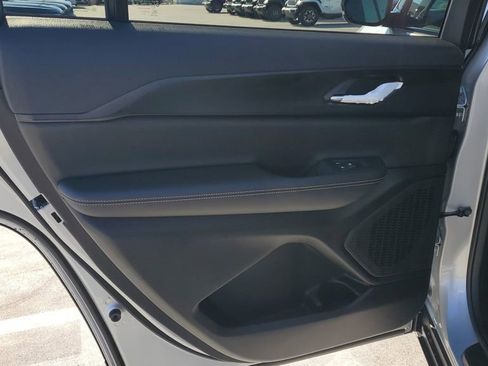 New 2025 Jeep Grand Cherokee L Altitude image 17