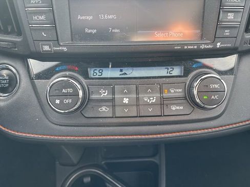 Used 2017 Toyota RAV4 SE image 29