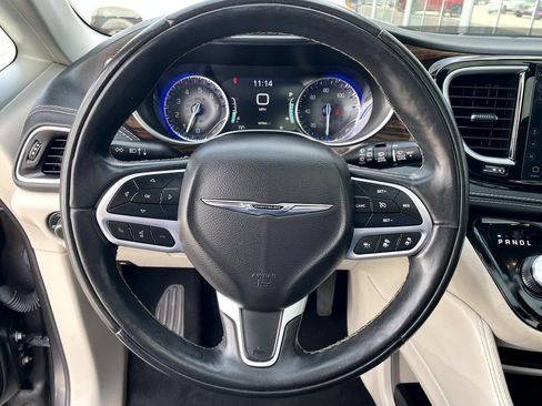 Used 2022 Chrysler Pacifica Limited FWD image 14
