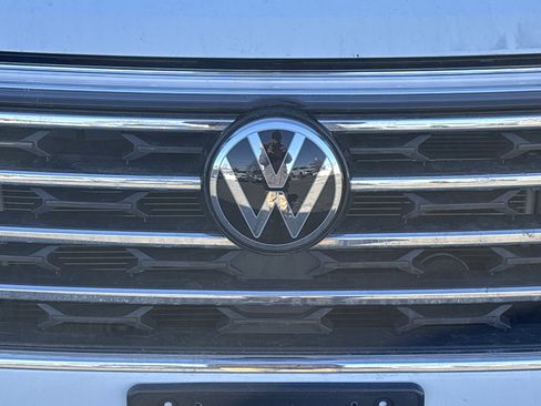 Certified 2025 Volkswagen Atlas SE image 10