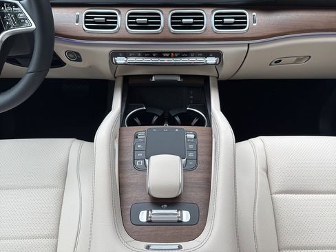 Certified 2025 Mercedes-Benz GLS 450 4MATIC image 26
