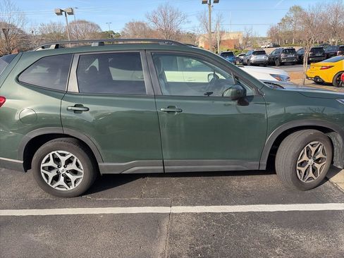 Used 2024 Subaru Forester Premium image 3
