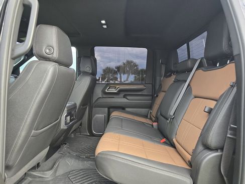 Used 2024 Chevrolet Silverado 2500 High Country w/ High Country Premium Package AWD/4WD image 10
