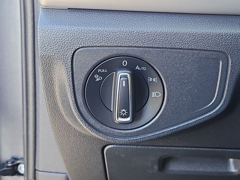 Certified 2022 Volkswagen Atlas SE image 9