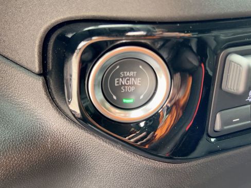 Used 2025 Chevrolet Silverado 1500 RST image 26