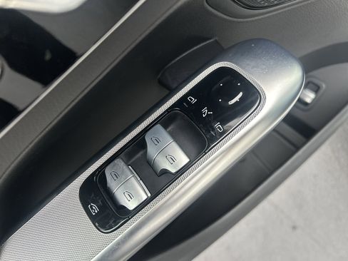 Used 2025 Mercedes-Benz GLC 300 4MATIC w/ Driver Assistance Package image 15