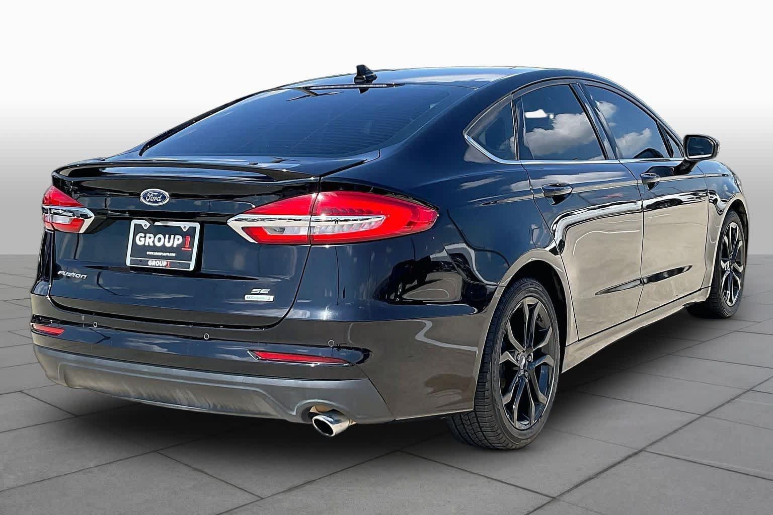 Used 2019 Ford Fusion SE w/ Equipment Group 151A FWD image 13