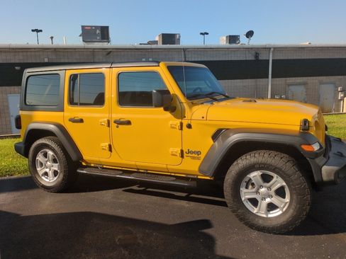 Used 2019 Jeep Wrangler Unlimited Sport S AWD/4WD image 4