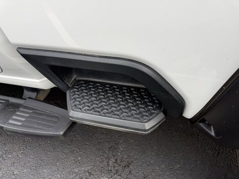 Used 2022 Chevrolet Silverado 2500 Custom w/ Custom Value Package image 12