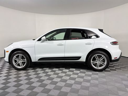 Certified 2022 Porsche Macan AWD/4WD image 2