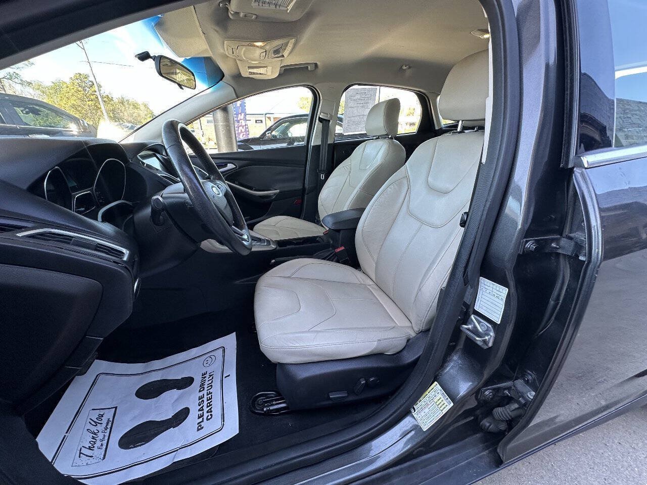 Used 2016 Ford Focus Titanium FWD image 15