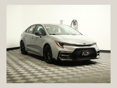 Used 2022 Toyota Corolla SE image 1