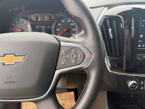 Used 2023 Chevrolet Traverse LT FWD image 16
