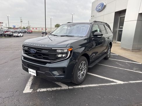 New 2025 Ford Expedition Active image 2