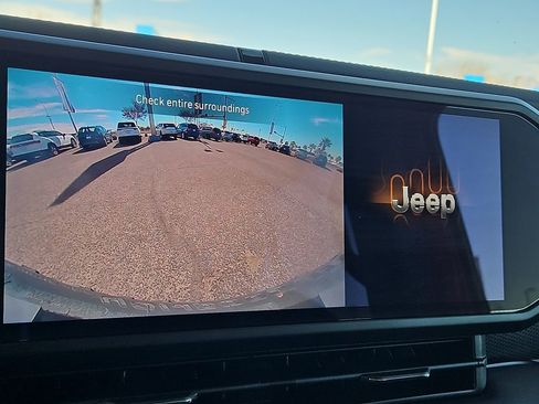 Used 2025 Jeep Wrangler Unlimited Rubicon image 16