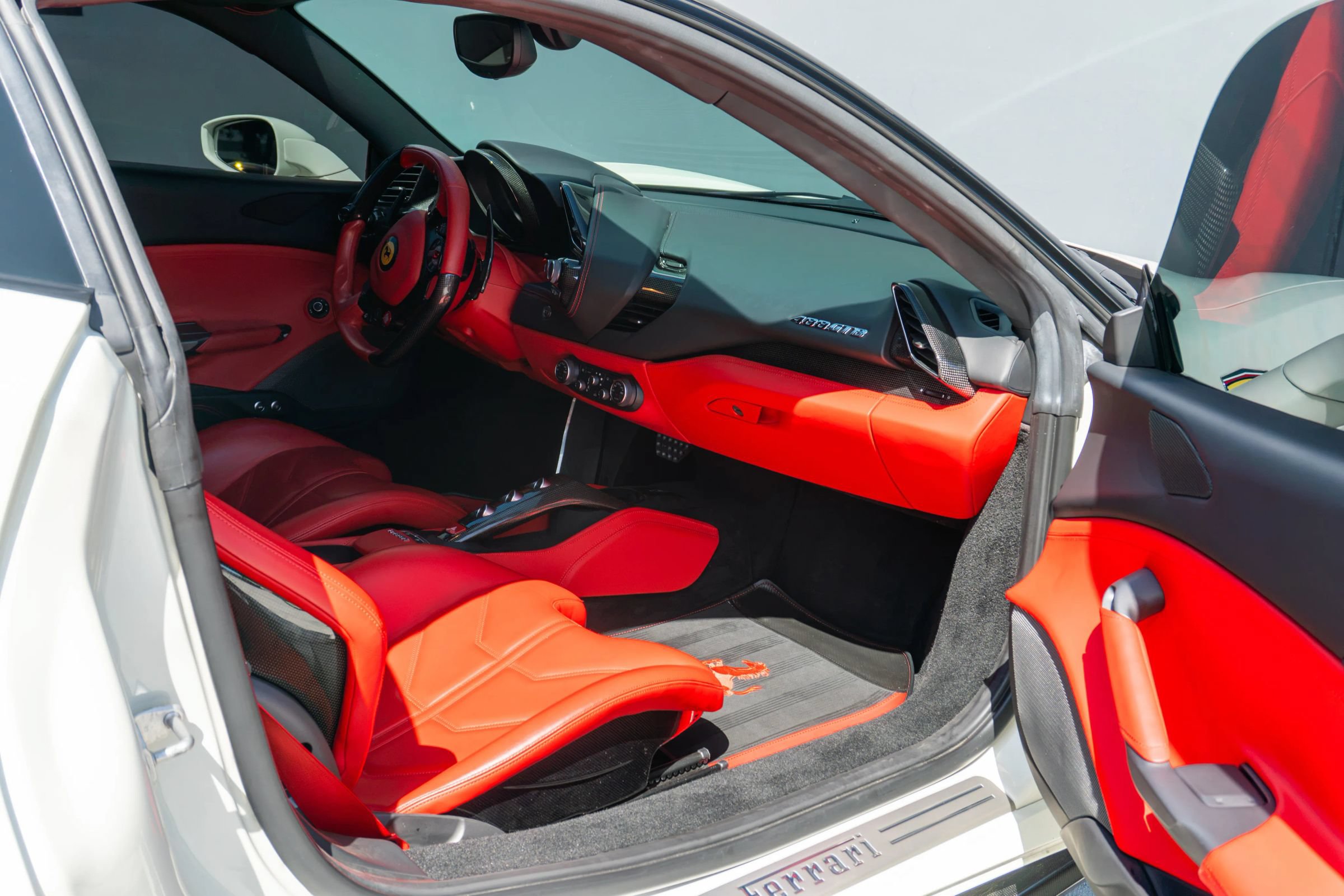 Used 2018 Ferrari 488 GTB RWD image 64