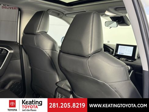 Used 2025 Toyota RAV4 XLE Premium image 19