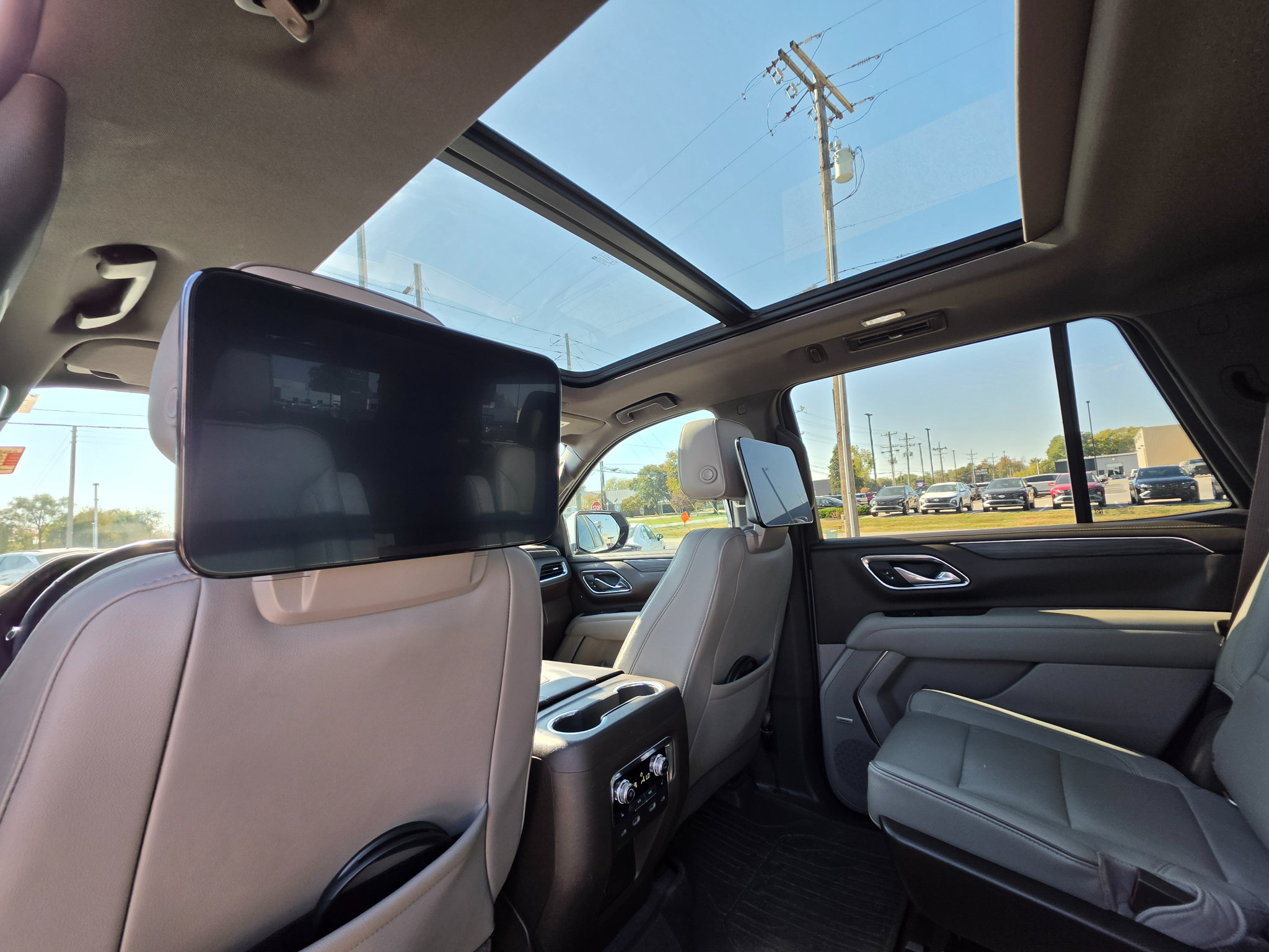Used 2021 GMC Yukon SLT w/ SLT Premium Package AWD/4WD image 16