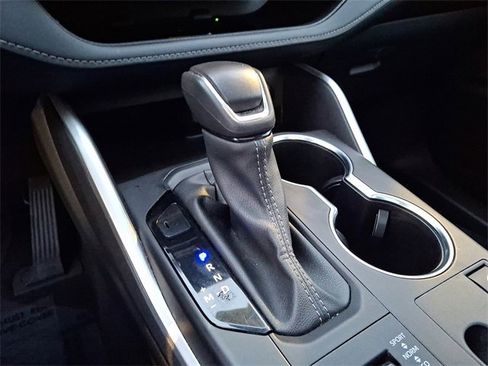 Certified 2024 Toyota Highlander XLE image 22