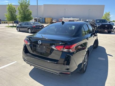 Used 2020 Nissan Versa SV image 3
