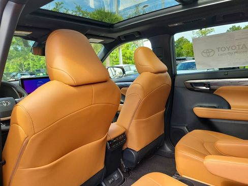 New 2026 Toyota Highlander Platinum AWD/4WD image 25