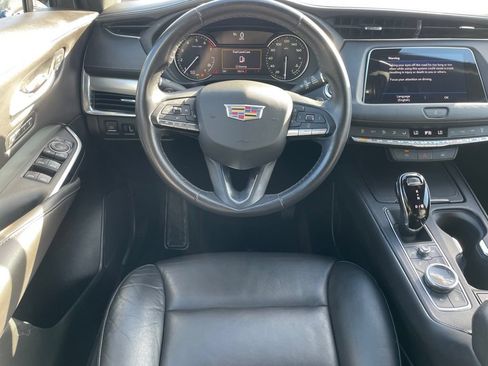 Used 2023 Cadillac XT4 Premium Luxury FWD image 19