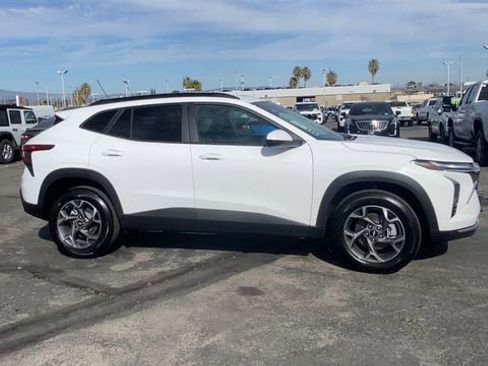 New 2026 Chevrolet Trax LT FWD image 9