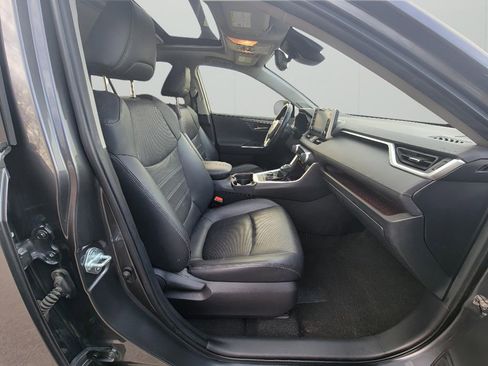 Used 2020 Toyota RAV4 Limited image 31