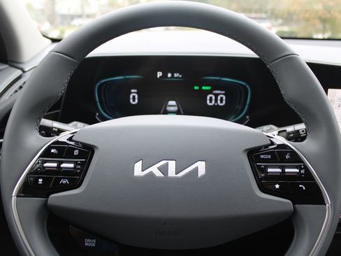 New 2026 Kia Niro EX FWD image 28