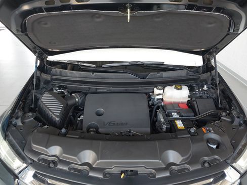 Used 2023 Chevrolet Traverse LT image 30