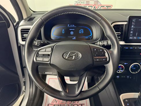 Used 2023 Hyundai Venue Limited w/ Cargo Package FWD image 13