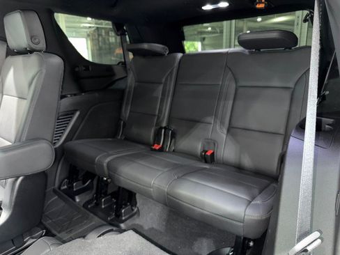 Used 2022 Chevrolet Tahoe Z71 w/ Luxury Package AWD/4WD image 6