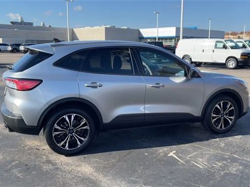 Used 2022 Ford Escape SE w/ SE Sport Appearance Package image 8