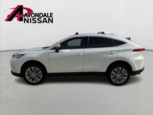 Used 2023 Toyota Venza XLE image 3